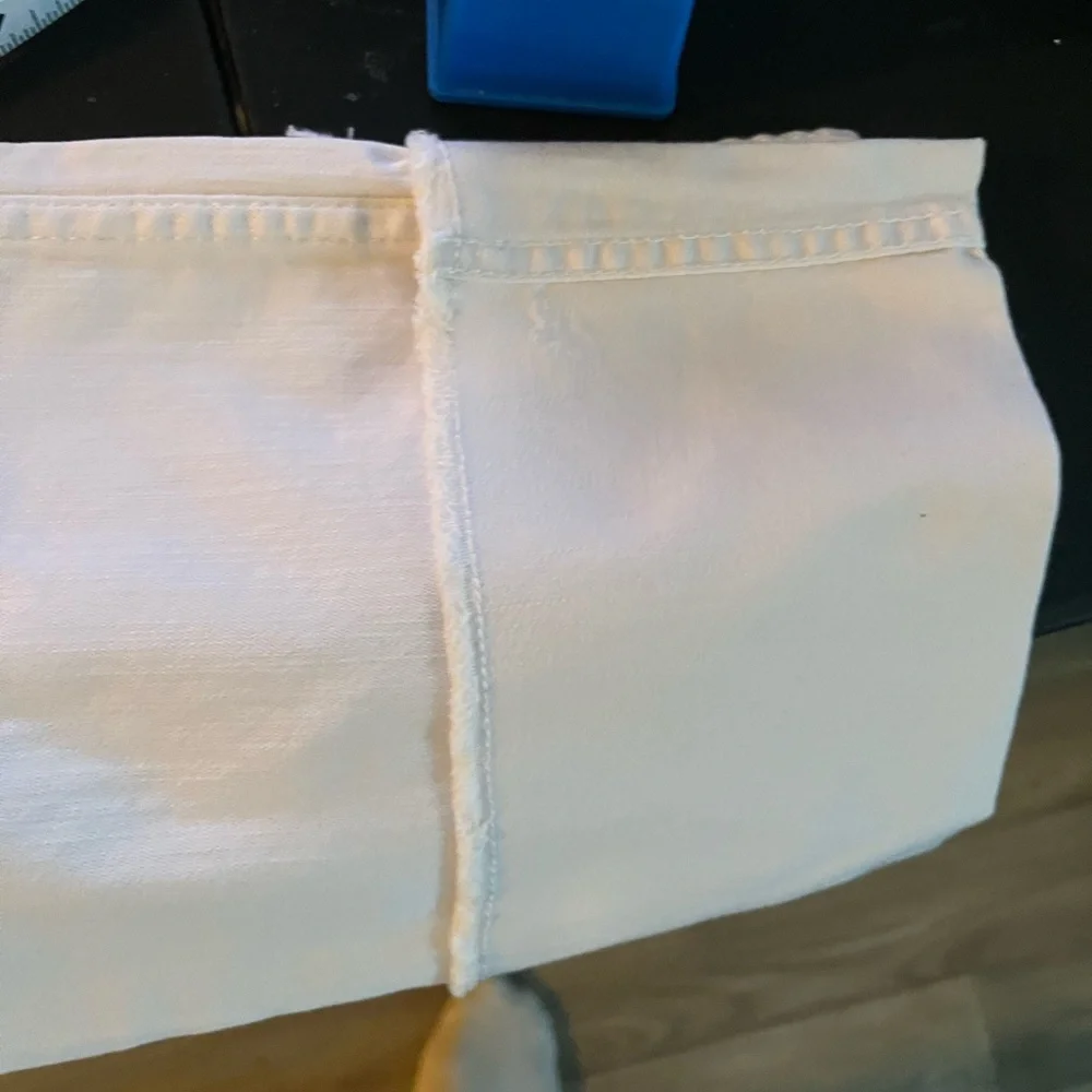 Anna Klein Straight Leg Jeans. NWT‎
